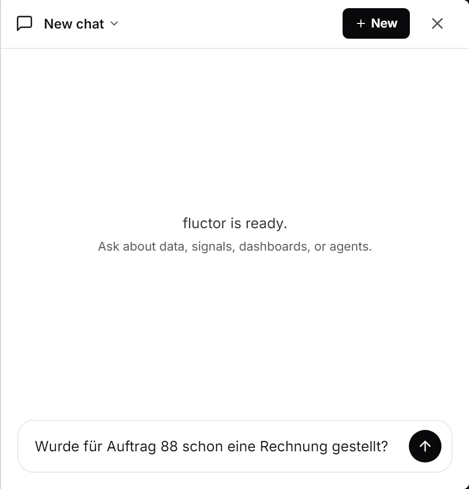 Der Chat mit der Frage „Wurde für Auftrag 88 schon eine Rechnung gestellt?“ im Eingabefeld, bereit zum Senden.