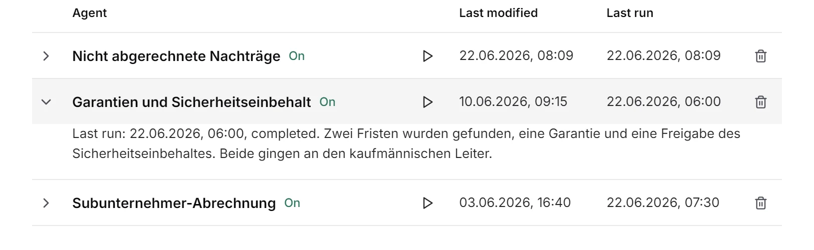 Der Agent „Garantien und Sicherheitseinbehalt“ in der Agentenliste der Demo (Oberfläche englisch): letzter Lauf 22.06.2026, 06:00. Zwei Fristen wurden gefunden, eine Garantie und eine Freigabe des Sicherheitseinbehaltes. Beide gingen an den kaufmännischen Leiter.